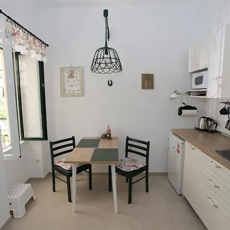 Guest house Depadansa Lisette 2*