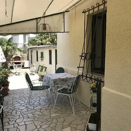 Depadansa Lisette Gostinjska kuća 2*