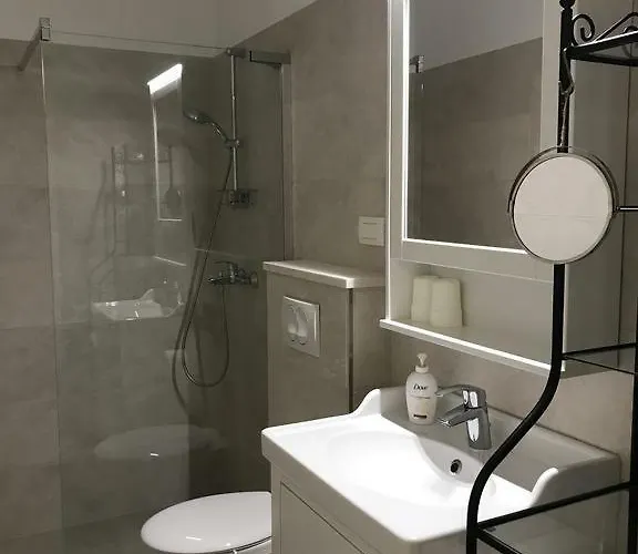 ゲストハウス Depadansa Lisette 3*