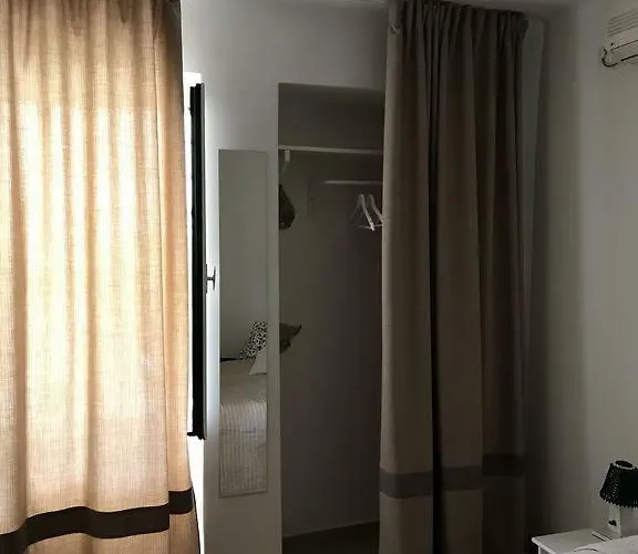 ゲストハウス Depadansa Lisette 3*